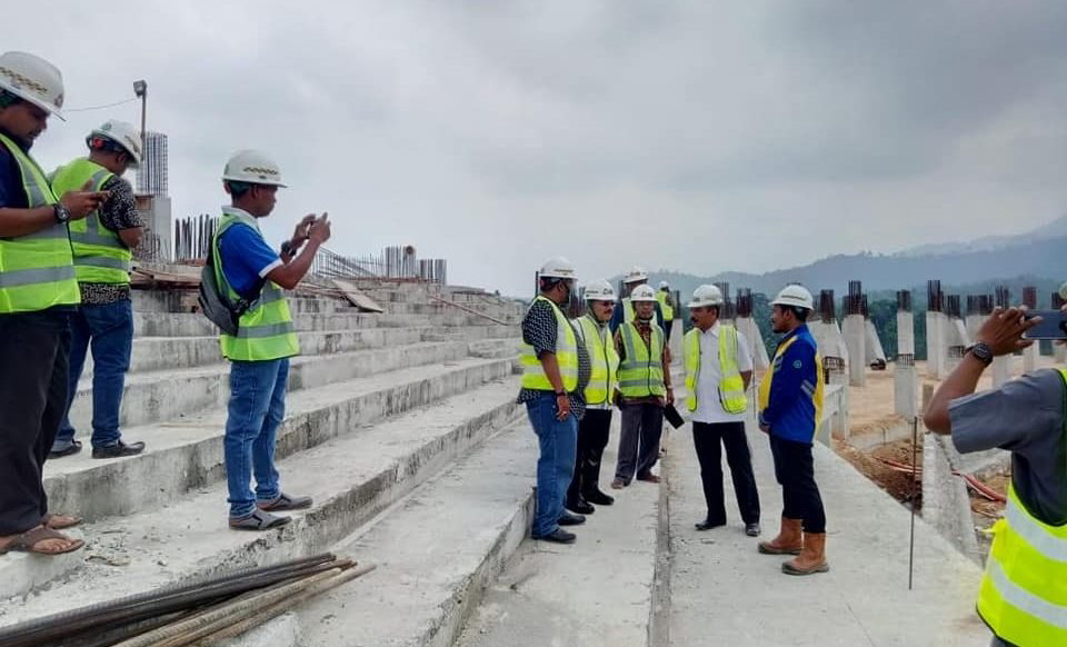 Pembangunan masih Dikebut, Bupati Tinjau Pembangunan Main Stadion